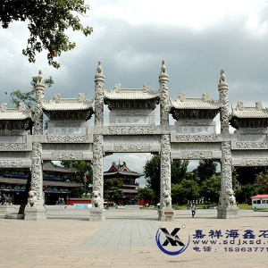 五门五楼冲天柱石雕牌坊